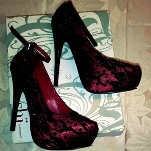 Brand new:Shii stiletto ankle strap red shoes w black lace and black crystals.